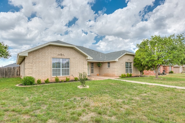 single story home with a front lawn