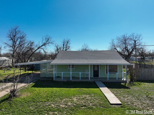 view of front facade with a front lawn and covered porch