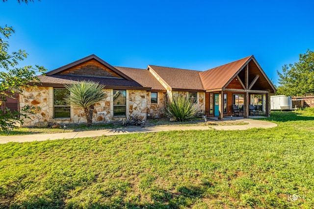 view of front of home with a front lawn