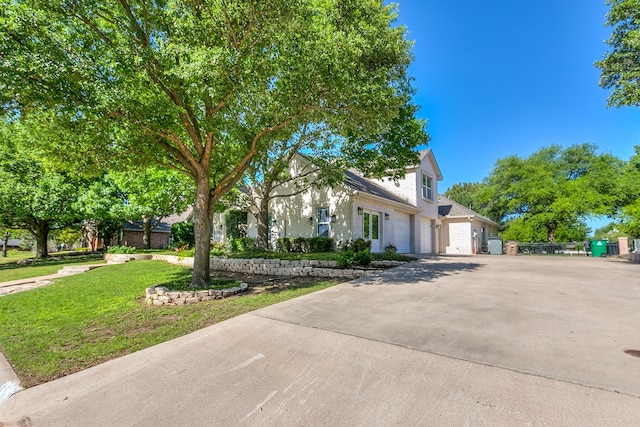 view of front of house with concrete driveway, a front lawn, and brick siding