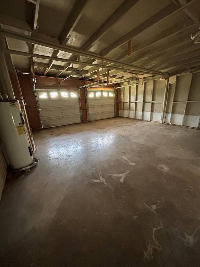 7646 Violet St, San Angelo, TX 76901 - garage featuring water heater