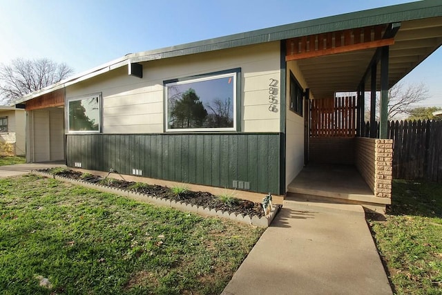 view of side of property featuring a yard