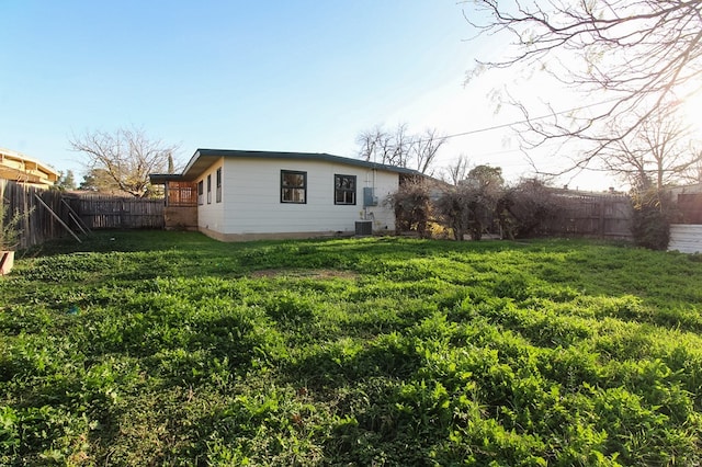 view of yard with cooling unit