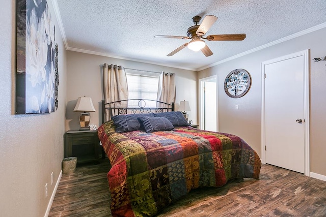 bedroom with dark hardwood / wood-style flooring, a textured ceiling, and ceiling fan