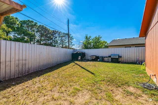 view of yard featuring a fenced backyard