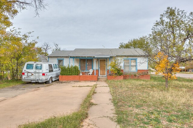 view of front of property with covered porch