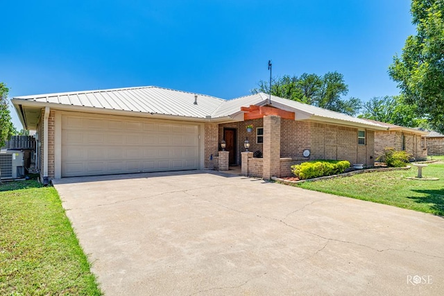 1729 Parkview Dr, San Angelo, TX 76904 - ranch-style home with driveway, brick siding, a front yard, and an attached garage