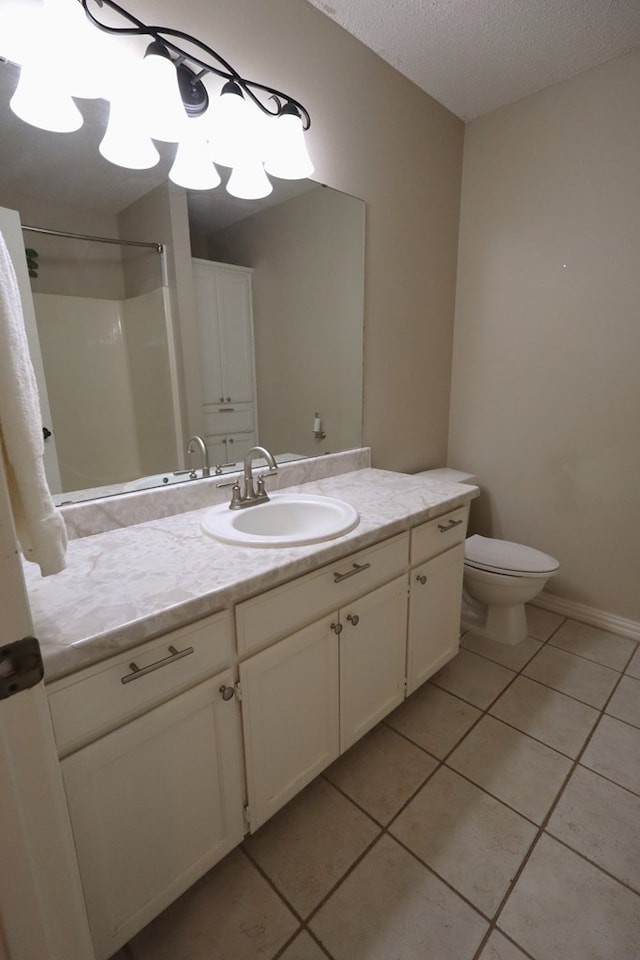 710 Penhurst Ct, San Angelo, TX 76901 - full bath with tile patterned flooring, vanity, toilet, curtained shower, and a textured ceiling