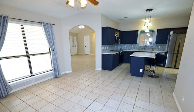 710 Penhurst Ct, San Angelo, TX 76901 - kitchen with stainless steel appliances, light countertops, a sink, a kitchen bar, and backsplash