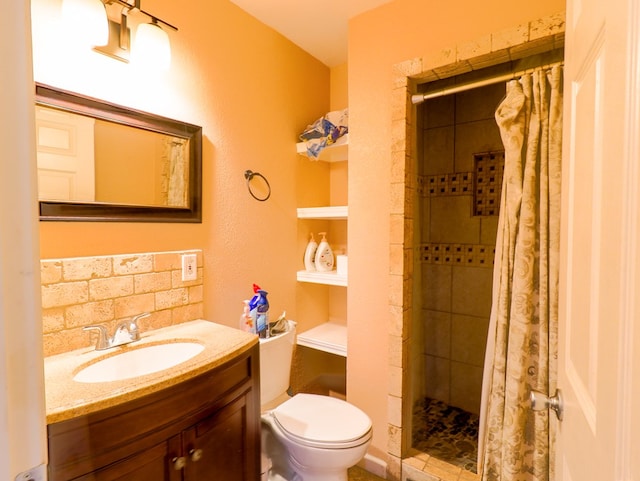 bathroom featuring toilet, curtained shower, vanity, and built in shelves