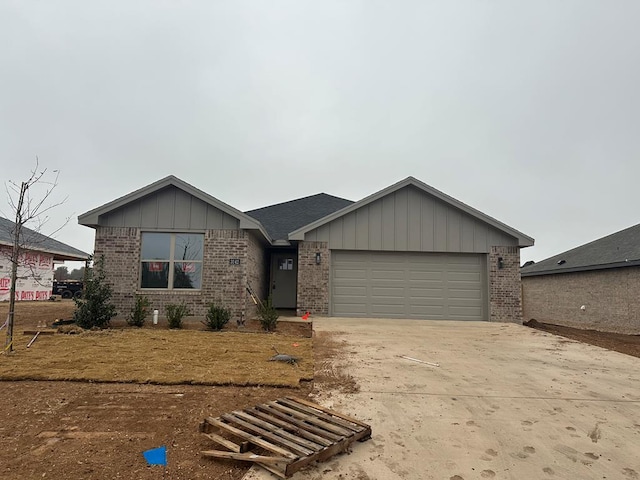 view of front of house featuring a garage