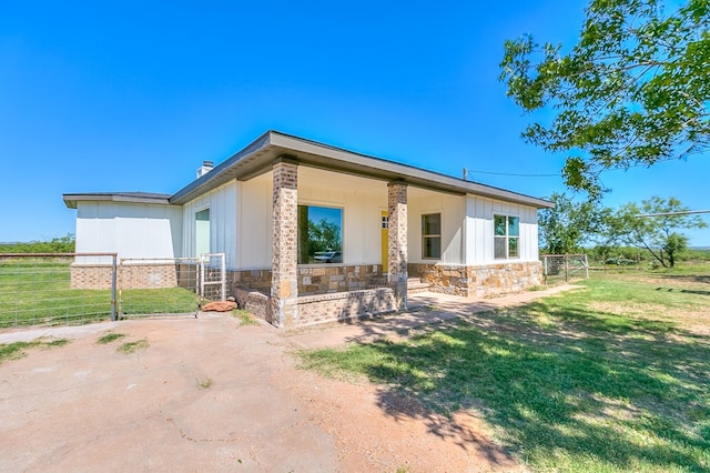 5001 Fm 2333, Bronte, TX 76933 - mid-century home featuring stone siding and board and batten siding