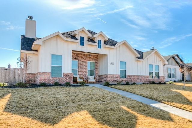 view of front of house with a front lawn