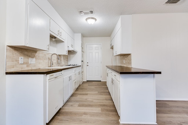 1809 N Harrison St, San Angelo, TX 76901 - kitchen with white appliances, visible vents, a sink, decorative backsplash, and light wood-type flooring