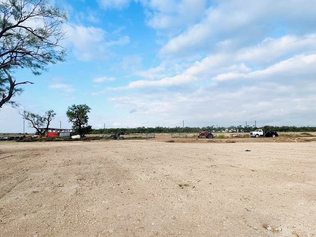 view of yard featuring a rural view