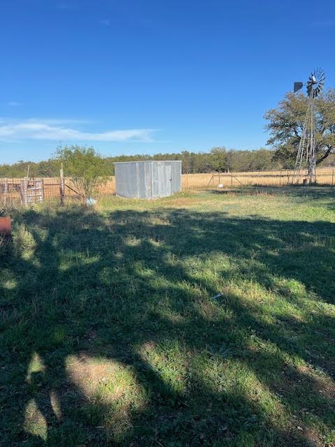 view of yard featuring a rural view