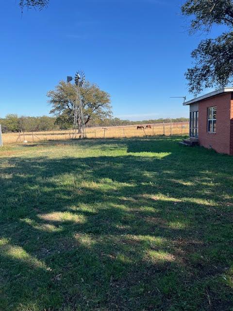 view of yard featuring a rural view