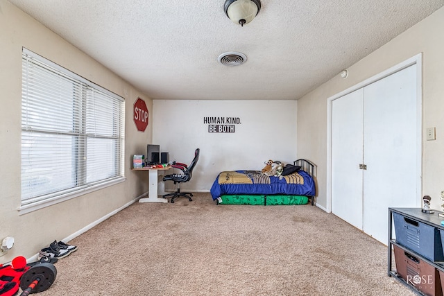2029 China St, Brady, TX 76825 - bedroom with carpet floors and a textured ceiling