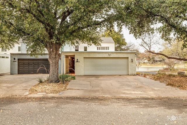 view of front facade featuring a garage