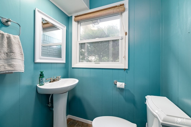 2305 Douglas Dr, San Angelo, TX 76904 - half bathroom featuring toilet