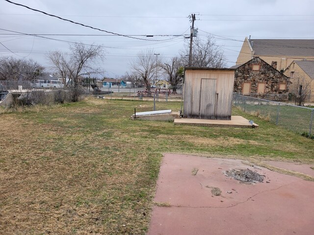 13 E 18th St, San Angelo, TX 76903 - view of yard