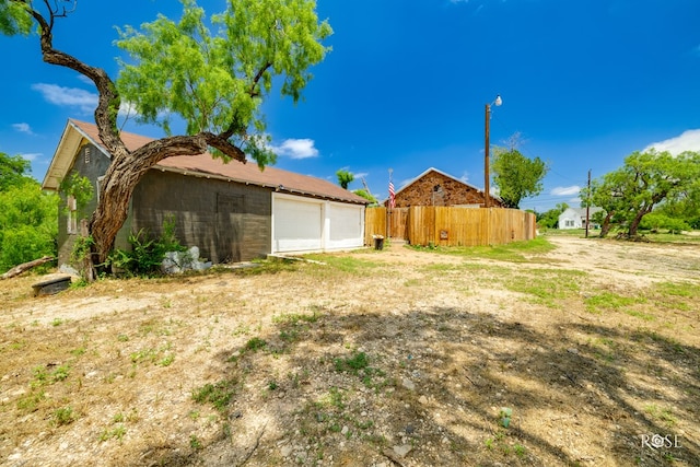 415 E Harris Ave, San Angelo, TX 79903 - view of yard featuring a detached garage