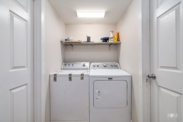 415 E Harris Ave, San Angelo, TX 79903 - laundry area with washer and clothes dryer