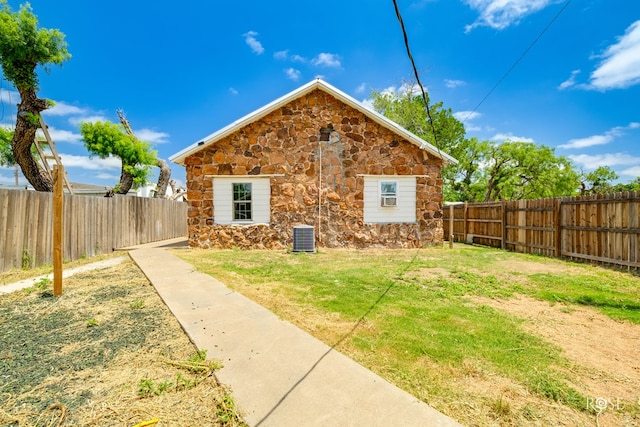 415 E Harris Ave, San Angelo, TX 79903 - view of side of property with stone siding and a fenced backyard