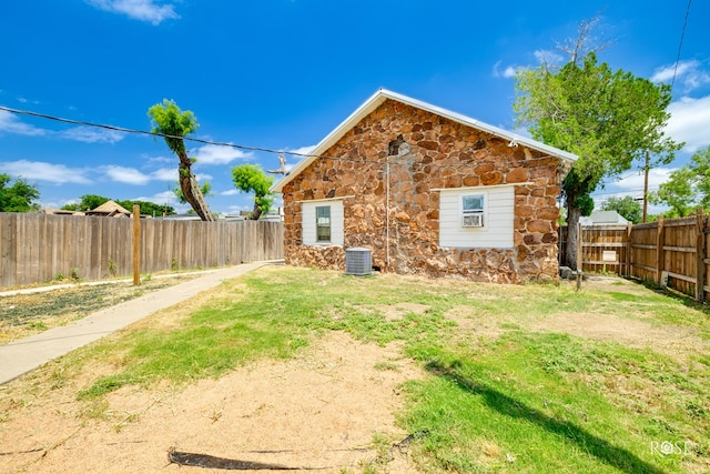 415 E Harris Ave, San Angelo, TX 79903 - view of side of property with stone siding and a fenced backyard