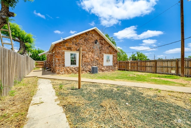 415 E Harris Ave, San Angelo, TX 79903 - view of side of home featuring stone siding and a fenced backyard