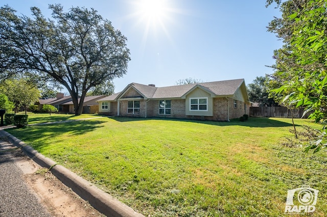 ranch-style house featuring a front yard