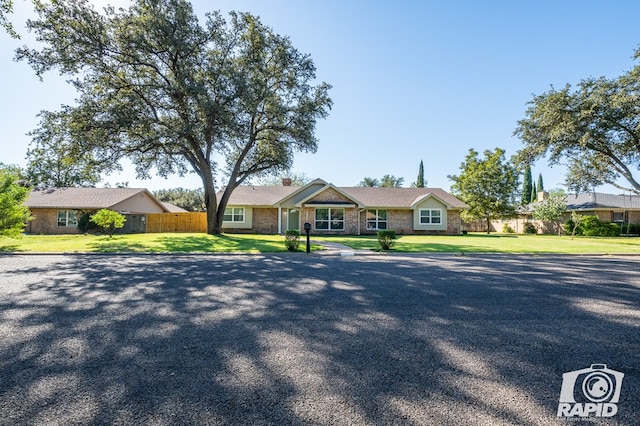 ranch-style home featuring a front yard