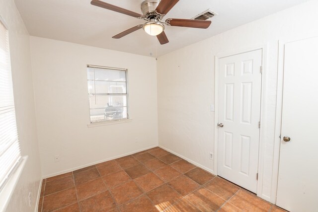 unfurnished room with ceiling fan