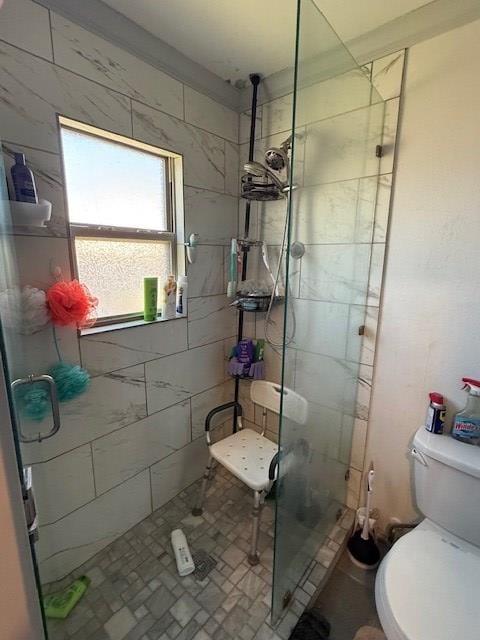 full bath featuring a stall shower and toilet