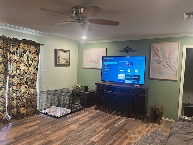 living room featuring crown molding, ceiling fan, and hardwood / wood-style floors