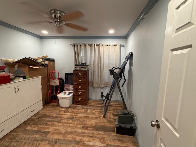 exercise area with recessed lighting, a ceiling fan, crown molding, and wood finished floors