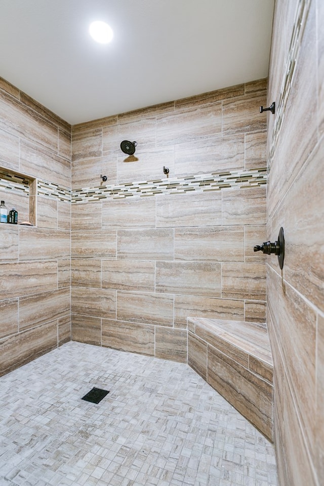 bathroom featuring a tile shower