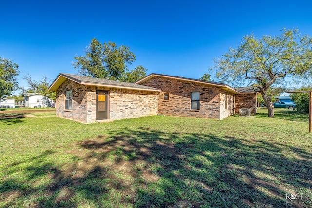 exterior space with a lawn