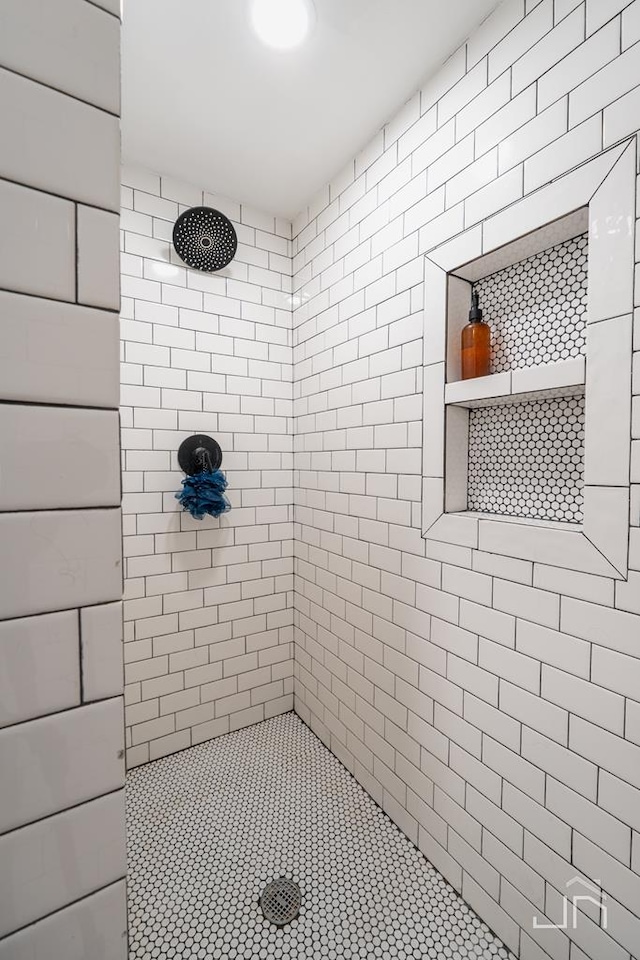 full bath featuring tiled shower