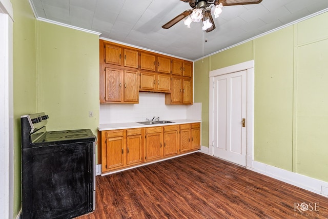 kitchen featuring sink, stainless steel range with electric cooktop, crown molding, dark hardwood / wood-style floors, and ceiling fan