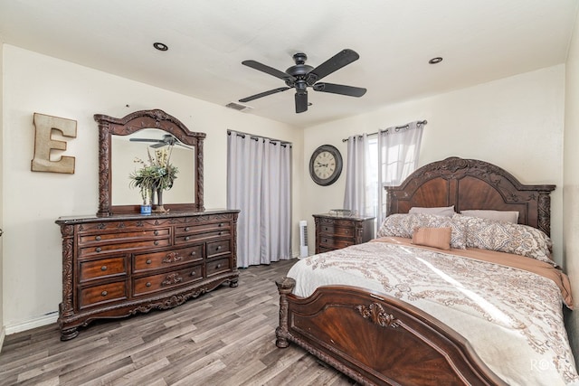 bedroom featuring visible vents, baseboards, a ceiling fan, recessed lighting, and light wood-style flooring