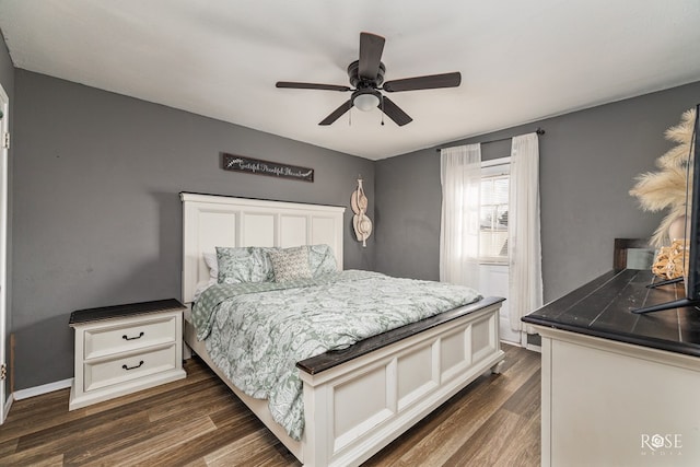 bedroom with dark wood-type flooring, ceiling fan, and baseboards