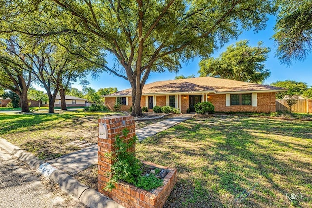 single story home featuring a front lawn