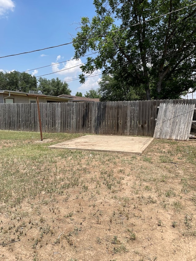 131 Oakwood St, San Angelo, TX 76903 - view of yard