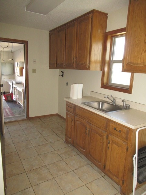 kitchen featuring sink