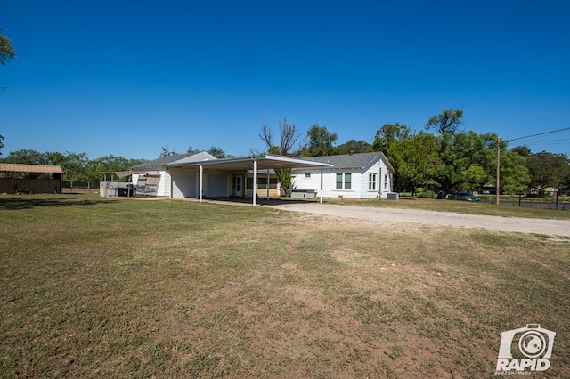 view of front facade featuring a front lawn and a carport