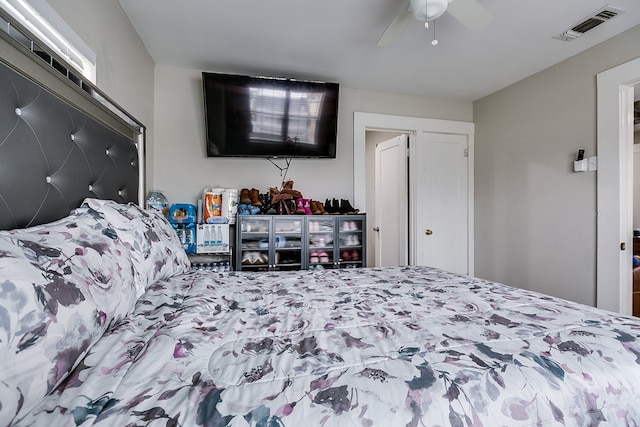 419E 29th St, San Angelo, TX 76903 - bedroom with visible vents and a ceiling fan