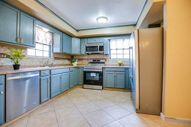 220 Mcdowell St, Bronte, TX 76933 - kitchen with stainless steel appliances, tasteful backsplash, plenty of natural light, and light countertops