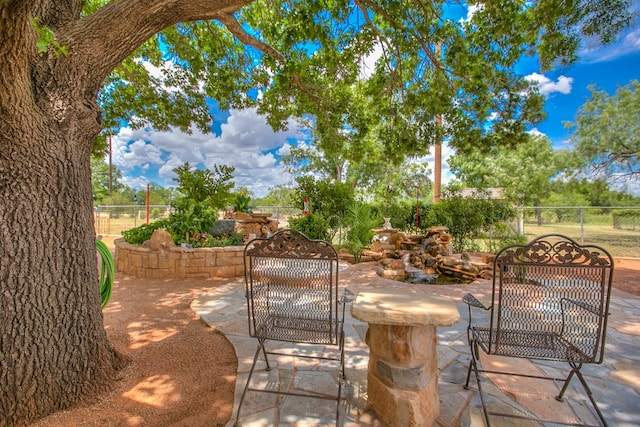 220 Mcdowell St, Bronte, TX 76933 - view of patio featuring a gate