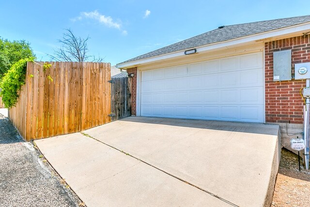 55 Southridge Dr, San Angelo, TX 76904 - garage featuring driveway
